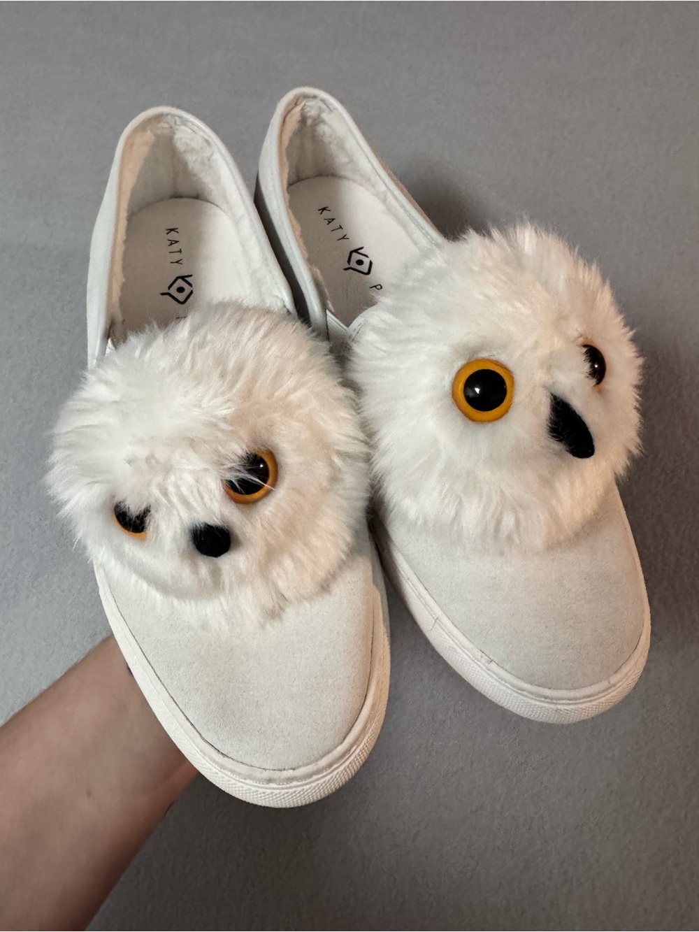 Katy Perry White Owl Pom Slip-On Sneakers with Yellow Eye Detail Womens size 8 - Picture 1 of 5